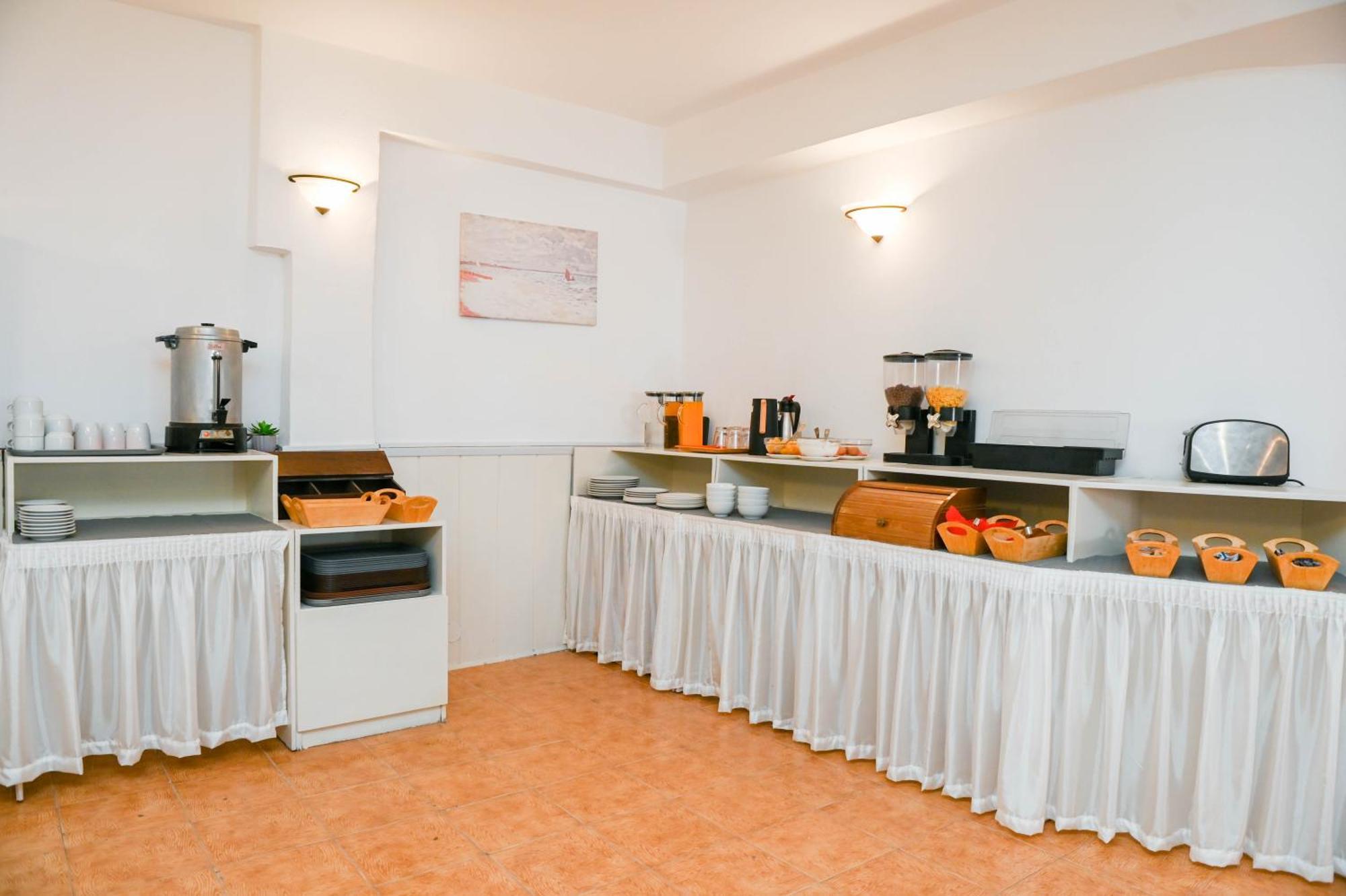 Narkissos Hotel Камари Экстерьер фото